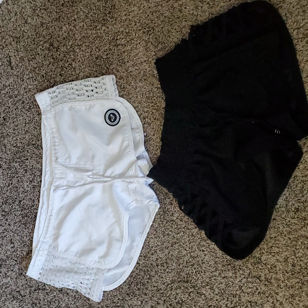 2 Roxy boardshorts